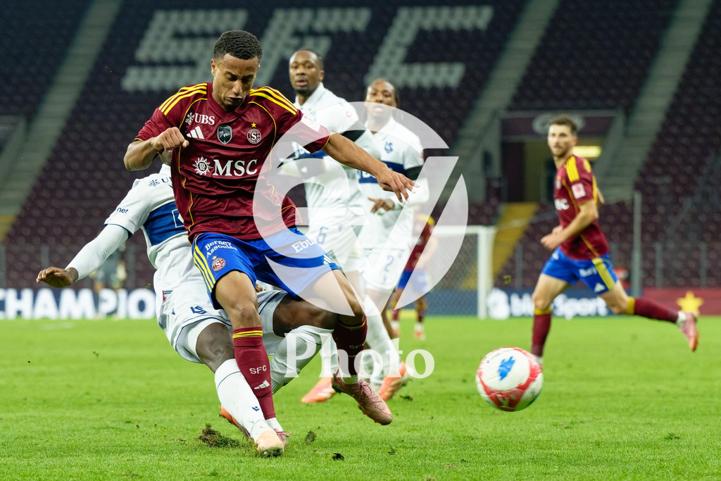 Brack Super League - Servette FC v FC Lausanne-Sport | Lilian Njoh (14 Servette FC) in action (close up) under pressure of Kevin Mouanga (14 FC Lausanne-Sport)  during the Brack Super League match between Servette FC and FC Lausanne-Sport at Stade de Geneve in Geneva, Switzerland