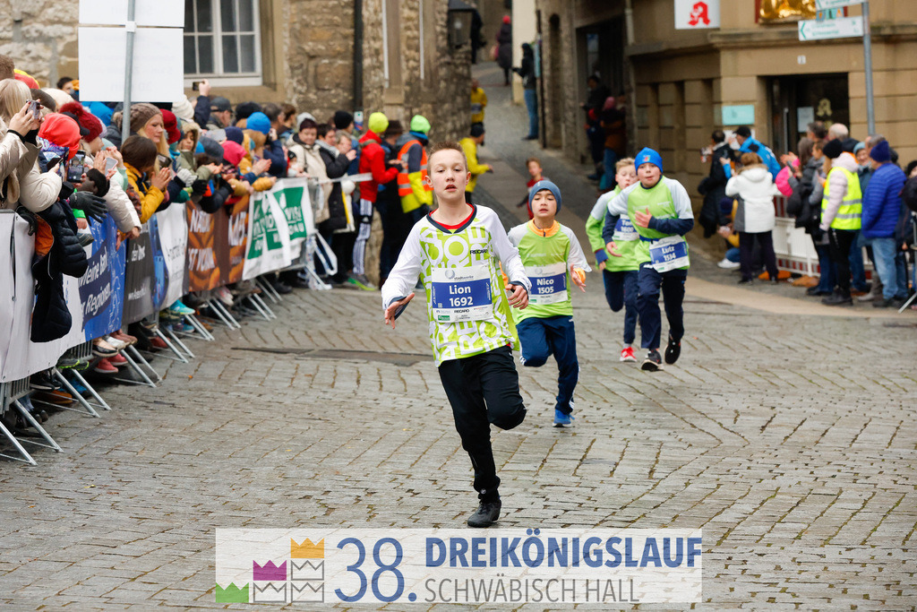 1700m Stadtwerke Jugendlauf | 3 Koenigslauf 2024 1700m Stadtwerke Jugendlauf - Realisiert mit Pictrs.com