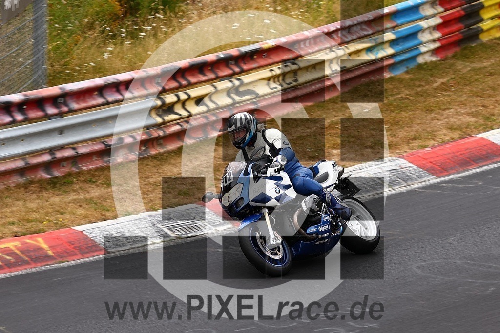 0312-20260722_03396 | Schöne Erinnerungen an spannende Momente - das festzuhalten ist unser Job. PIXELrace.de ist seit 2003 auf den Rennstrecken Europas unterwegs um die Action draußen beim Fahren und die wunderbare Stimmung imm Fahrerlager für euch einzufangen.