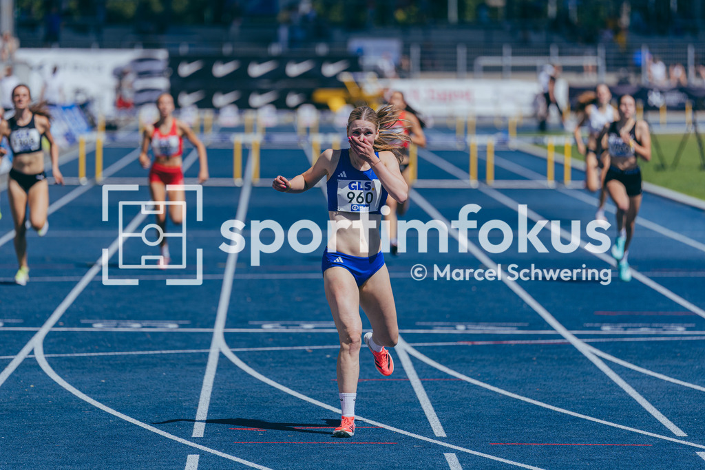 DM U23 U18 Bochum 2026 | Lina Oberschachtsiek (SSF Bonn), Startnummer 960 über 400 Meter Hürden bei den Deutschen Meisterschaften der U18 &amp; U23 2026 im Lohrheidestadion in Bochum-Wattenscheid. - Realisiert mit Pictrs.com