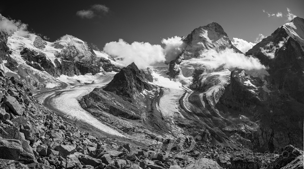 panoramic view of Glacier Dumond and Glacier du Grand Combier with Roc Noir and Dent Blanche in Valais | Die ideale Geschenkidee für Naturliebhaber. Naturbilder von Marcel Gross Photography für ihr Zuhause in den verschiedensten Formaten und Materialien. - Realisiert mit Pictrs.com