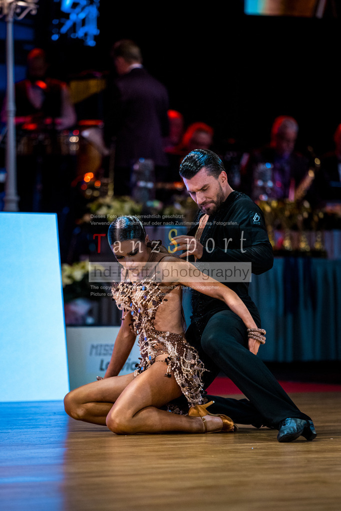 20251213_Baltic-GP_2420-2 | Tanzsportbilder, Standardtanz, Lateintanz, WDSF, DTV, LTVB, dancecomp, goc, hessen tanzt, blaues band der spree, walzer, tango, wiener walzer, slowfox, quickstepp, samba, rumba, cha-cha-cha, paso doble. jive, hd-kroft photography, turniertanzsport