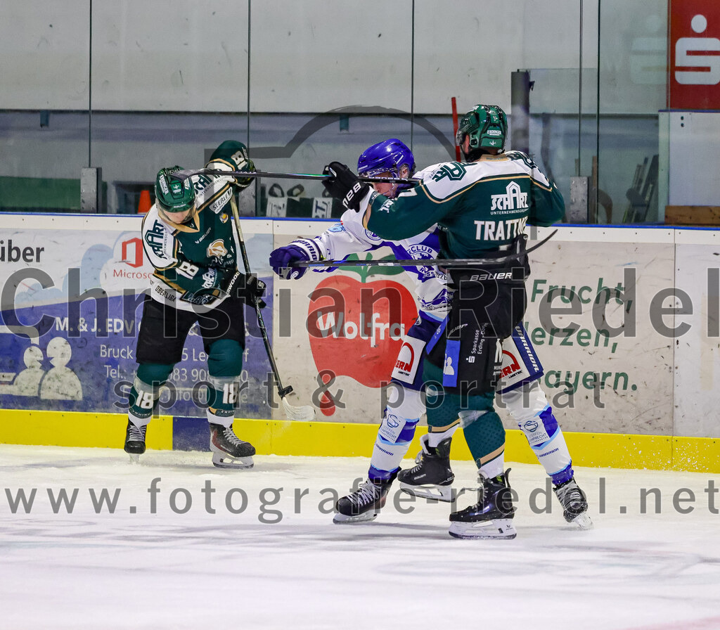 2025-09-26_019_TSV_Erding_gegen_SC_Riessersee | Erding, Deutschland, 26.09.2025:Eishockey, Oberliga Süd 2025 / 2026, 3. Spieltag, TSV Erding gegen SC Riessersee, Endergebnis: 3:5Luis Scheibengraber (Erding Gladiators, #18), Louis Trattner (Erding Gladiators, #7)Foto: Christian Riedel / fotografie-riedel.net