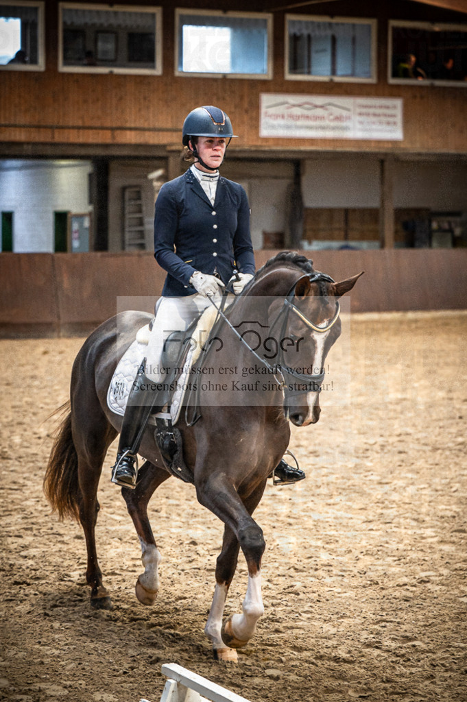 Hallenreittunier Voxtrup 2023 | Entdecke hochwertige Reitturnierfotos von Foto Oger. Professionell, emotional und authentisch – jetzt Lieblingsmomente im Shop bestellen.Deutschlandweite Turnierfotografie. - Realisiert mit Pictrs.com