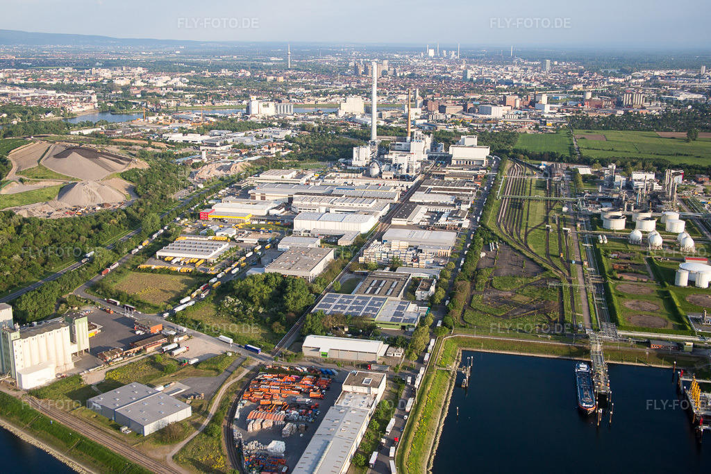 Luftbild: Werksgelände MTG Bayer GmbH im Ortsteil Industriehafen im Ortsteil Neckarstadt-West in Mannheim im Bundesland Baden-Württemberg in Deutschland. Foto: IMG_088250.jpg vom 09.05.2016 durch Werner Riehm/FLY-FOTO.de