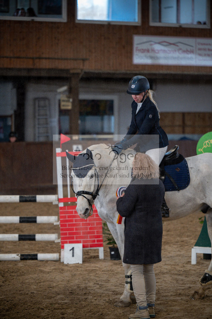 Hallenreittunier Voxtrup 2023 | Entdecke hochwertige Reitturnierfotos von Foto Oger. Professionell, emotional und authentisch – jetzt Lieblingsmomente im Shop bestellen.Deutschlandweite Turnierfotografie. - Realisiert mit Pictrs.com