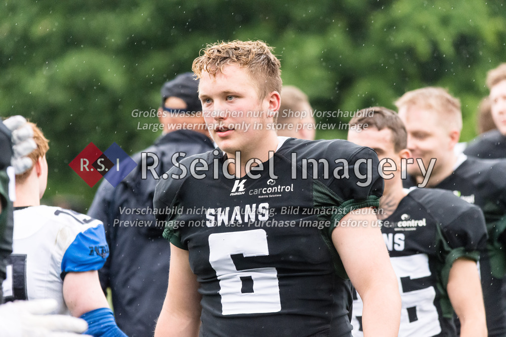 American Football, Saison 2023, Regionalliga Nord, Black Swans - Hamburg Blue Devils, TSG Swans Field, 01.07.2023, 6. Gameweek | Bjarne Dietze (#6, Black Swans)