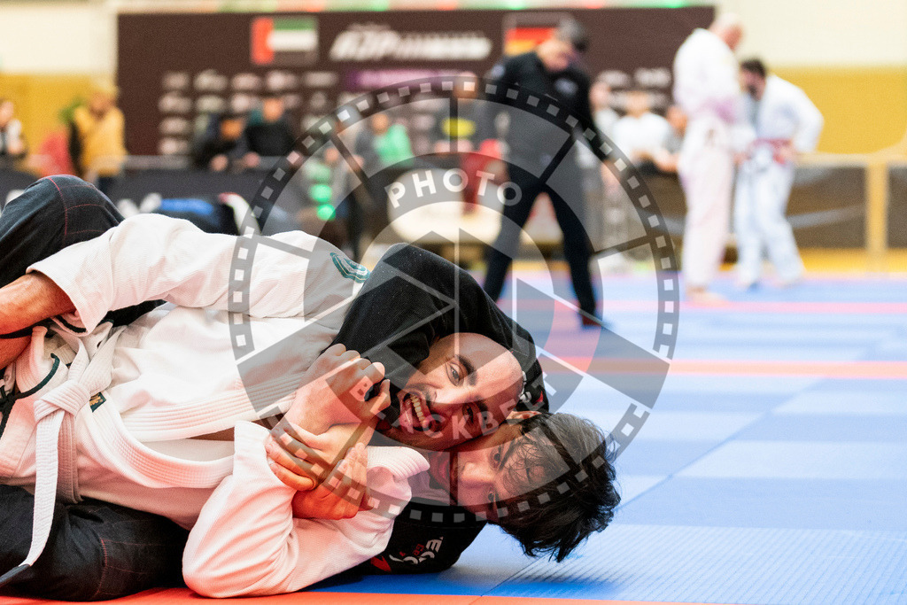 20231118PBB12087 | Fighters compete during the AJP Tour 600 Frankfurt Championship in Frankfurt/Main, Germany, on November 18, 2023.