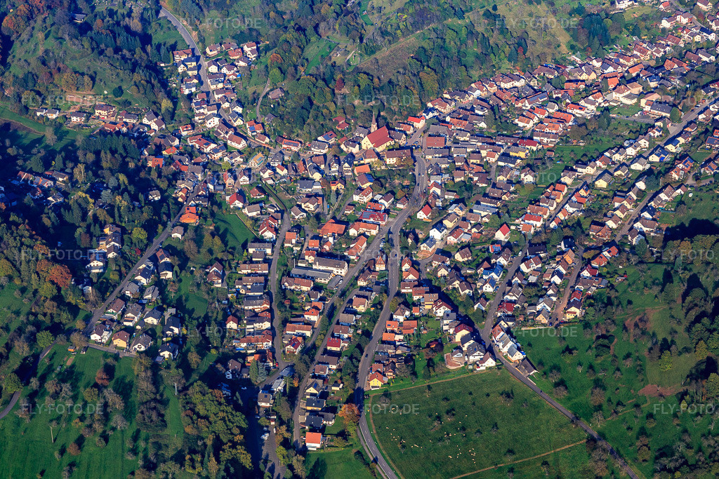 Luftbild: Ortsansicht von Westen im Ortsteil Michelbach in Gaggenau im Bundesland Baden-Württemberg in Deutschland. Foto: IMG_075353.jpg vom 26.10.2014 durch Werner Riehm/FLY-FOTO.deAuflösung des Originals: 5472 x 3648 px