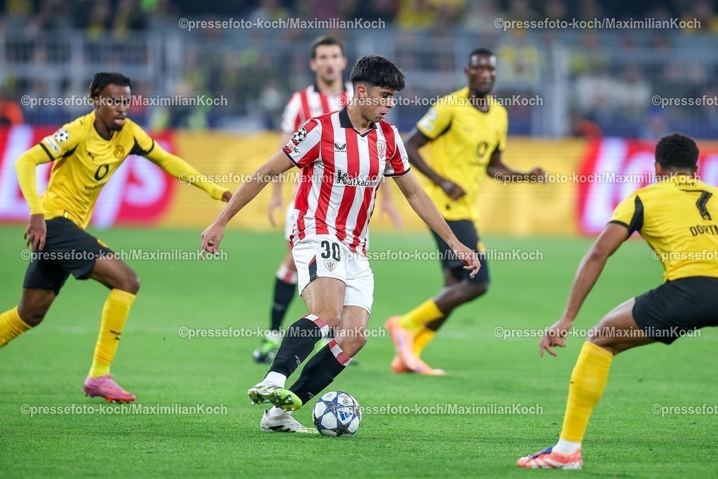 UCL01102501036 | 01.10.2025, Fußball, UEFA Champions League, Borussia Dortmund - Athletic Club Bilbao, BVB Stadion, 2. Spieltag, Saison 2025 2026: Alejandro Rego (Bilbao #30) gegen Carney Chukwuemeka (BVB #17)  Jobe Bellingham (BVB #07)  Regulations prohibit any use of photographs as image sequences and or quasi-video.