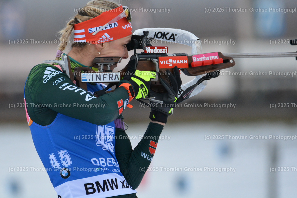 IBU WC Biathlon Oberhof 2018 | HERRMANN Denise (GER) beim Anschiessen vor dem Rennen; IBU WC Biathlon Oberhof 2018, 10 km Verfolgung der Frauen am 06.01.2018 in der DKB Ski Arena in Oberhof, (Deutschland) - Realisiert mit Pictrs.com