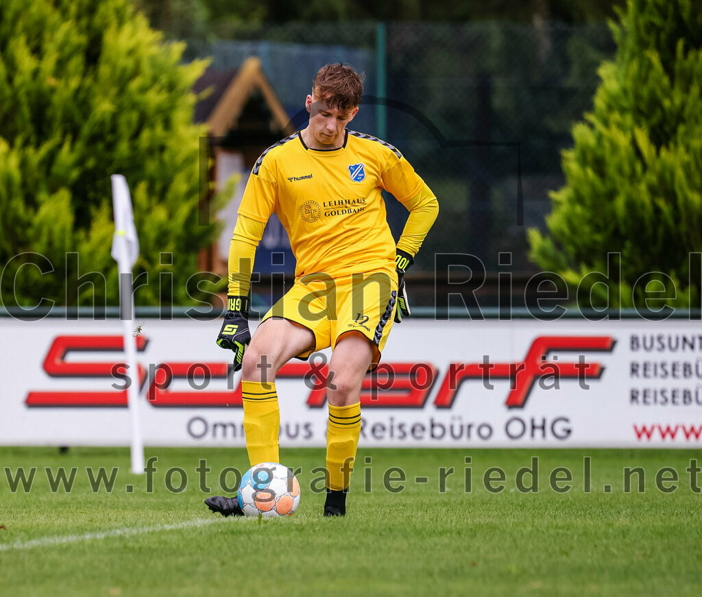 2023-08-05_028_FC_Langengeisling_gegen_SVN_Muenchen | Erding, Deutschland, 05.08.2023:
Fußball, Bezirksliga Oberbayern Ost 2023 / 2024, 2. Spieltag, FC Langengeisling gegen SVN München, Endergebnis: 1:3

Torwart Louis Rotert (FC Langengeisling, #12)

Foto: Christian Riedel / fotografie-riedel.net
