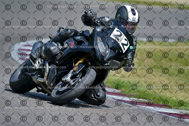 26BT02-1688 | markuskiefer.com - Realisiert mit Pictrs.com
