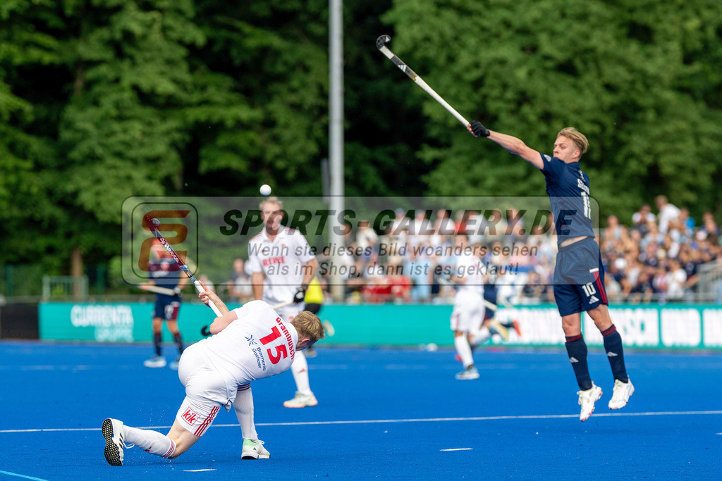 Final4_20250531-1856-Z82_8360 | Krefeld, Deutschland, 31.05.2025:  Feldhockey Final4 2025 – „Deutsche Feldhockey-Meisterschaften 2025“ im Gerd-Wellen-Hockeyanlage am 31.05.2025 in Krefeld, Deutschland. (Foto von Kramhöller/Fehrmann/Kaste)Krefeld, Germany, 31.05.2025: Feldhockey Final4 2025 – „Deutsche Feldhockey-Meisterschaften 2025“ in Gerd-Wellen-Hockeyanlage at 31.05.2025 in Krefeld, Deutschland. (Foto from Kramhöller/Fehrmann/Kaste)