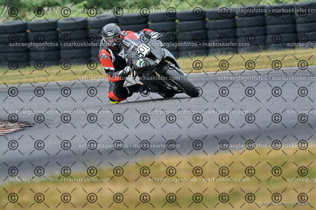 25bt05-1632 | markuskiefer.com - Realisiert mit Pictrs.com