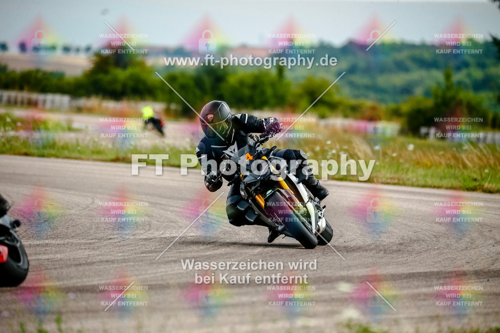 Chambley Juli-2387 | Hier findet Ihr Bilder von Touristenfahrten auf der Nürburgring Nordschleife oder von anderen Veranstaltungen die ich besucht habe. Viel Spass beim Durch Schauen 