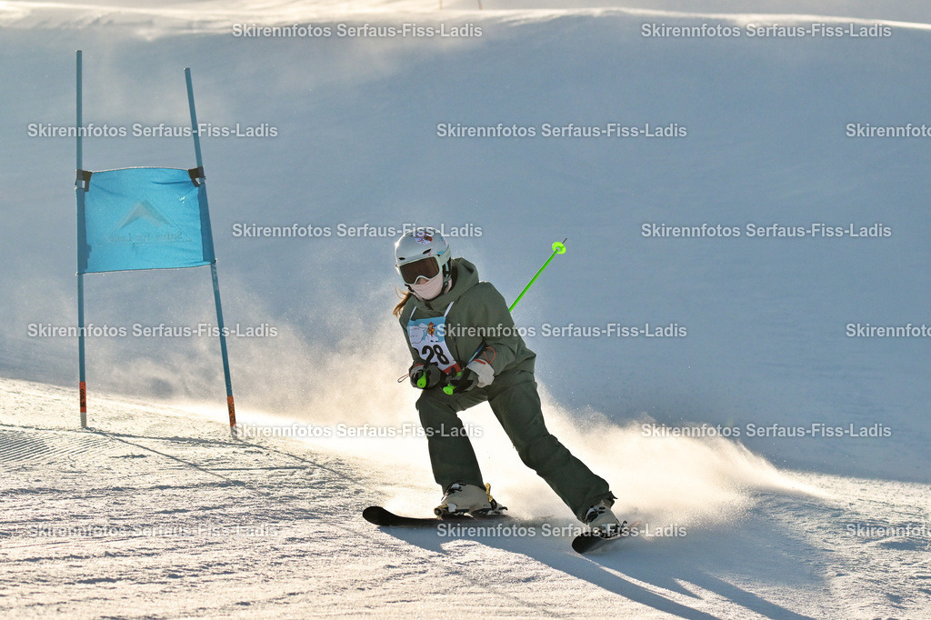 SRF_25.12.2025_0349 | Skirennfotos,Serfaus,Fiss,Ladis,Kinderskirennen,Winter,Tirol,Oberland,skirace,SFL,feelfree,weil wir's genießen,ski,Ski,skifahren,Sonnenplateau, - Realisiert mit Pictrs.com