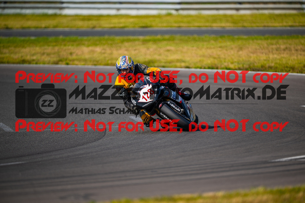 MaZZes_FotoMatrix_240724_6007705_2-746 | ROT