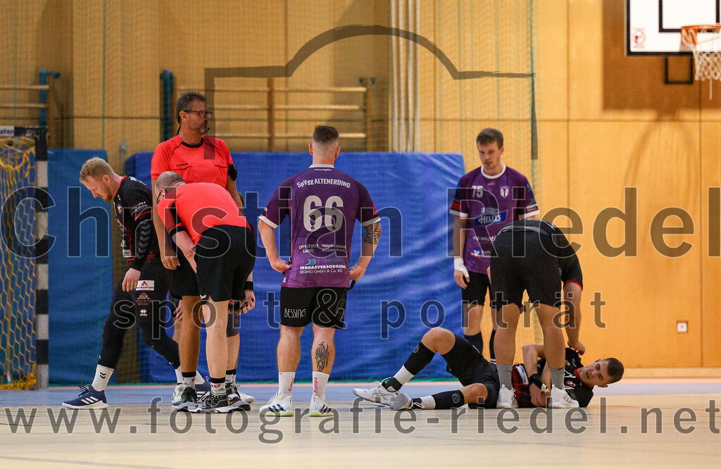 2024-09-21_060_SpVgg_Altenerding_gegen_TSV_1861_Mainburg | Erding, Deutschland, 21.09.2024:Handball, Bezirksoberliga Männer 2024 / 2025, 1. Spieltag, SpVgg Altenerding gegen TSV 1861 Mainburg, Endergebnis: 36:20Sebastian Förster (SpVgg Altenerding, #66), Ferdinand Menzel (SpVgg Altenerding, #75)Foto: Christian Riedel / fotografie-riedel.net