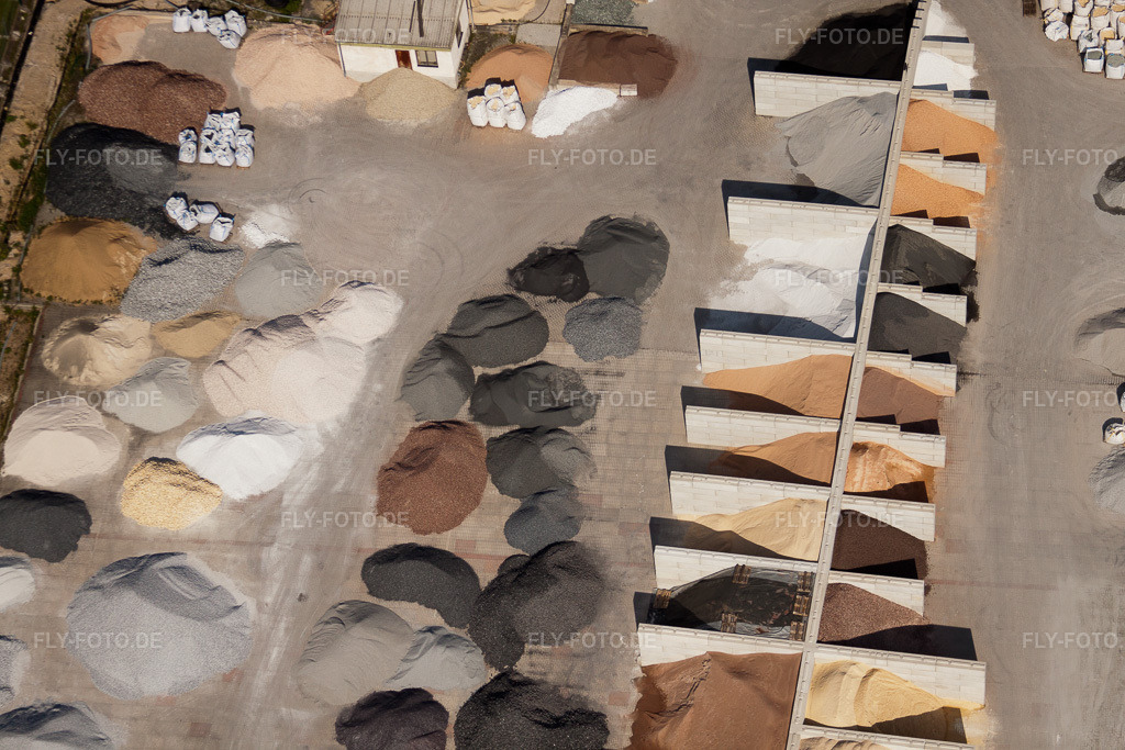 Luftbild: Graben-Neudorf, Fa. Gartenkies, Badische Terrazzo Handelsgesellschaft mbH Huttenheimer Landstraße 2-6 im Ortsteil Neudorf in Graben-Neudorf im Bundesland Baden-Württemberg in Deutschland. Foto: IMG_33316.jpg vom 05.09.2010 durch Werner Riehm/FLY-FOTO.de