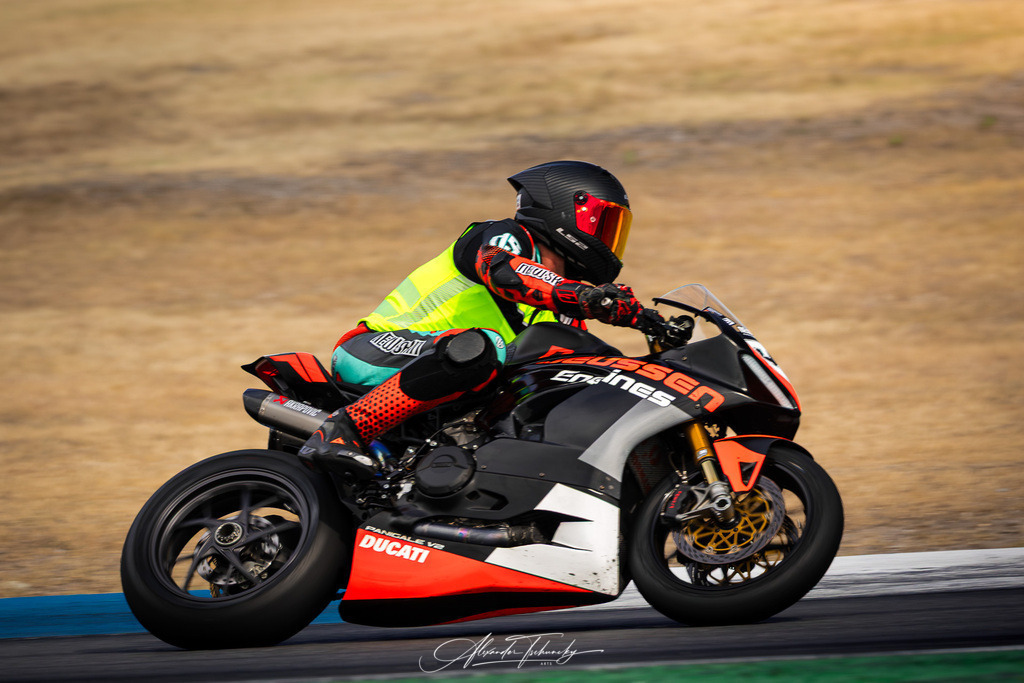 Ducati Trackday Hockenheimring 2026 | Entdecken Sie die faszinierende Welt von Alexander Tschuncky Arts: Kreative Fotografie, atemberaubende Automobilkunst und hochwertiger Bilderdruck. Lassen Sie sich inspirieren! - Realisiert mit Pictrs.com