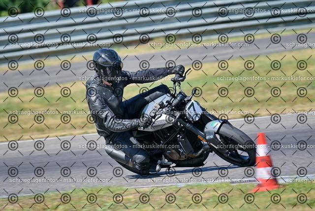 26bt04-1036 | markuskiefer.com - Realisiert mit Pictrs.com