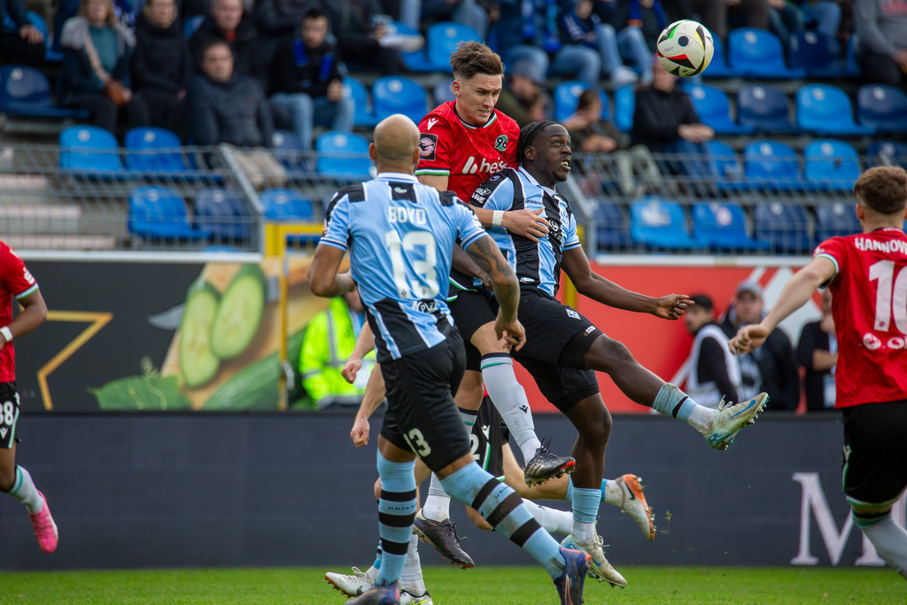 Fußball 3. Liga, Saison 2024/25, 15. Spieltag: Waldhof Mannheim gegen Hannover 96 II | Fußball 3. Liga, Saison 2024/25, 15. Spieltag: Waldhof Mannheim gegen Hannover 96 II - Realisiert mit Pictrs.com