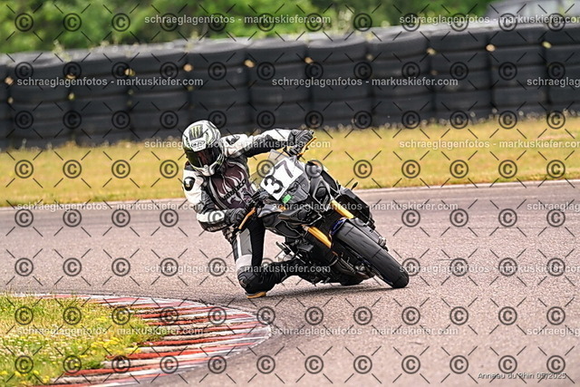 25bt02-0212 | markuskiefer.com - Realisiert mit Pictrs.com