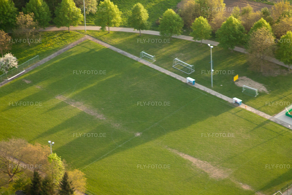 Luftbild: Sportplatz in Durmersheim im Bundesland Baden-Württemberg in Deutschland. Foto: IMG_26981.jpg vom 28.04.2010 durch Werner Riehm/FLY-FOTO.de