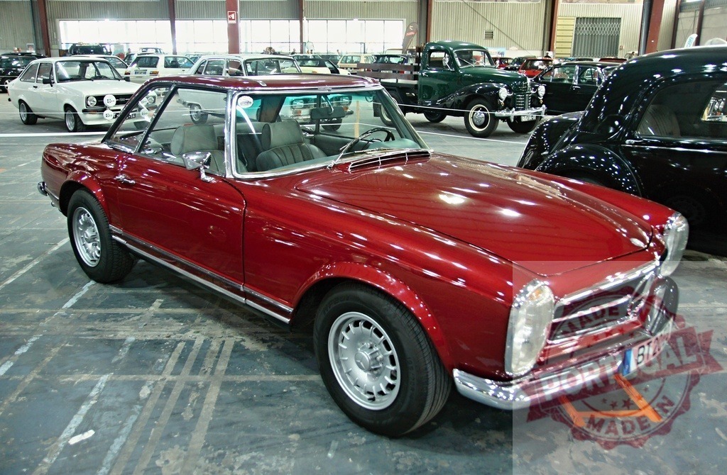 Red Mercedes-Benz 280 SL Pagoda shining at classic car exhibition | Gleaming red Mercedes-Benz 280 SL Pagoda taking center stage at a classic car exhibition, showcasing its timeless design - Realisiert mit Pictrs.com
