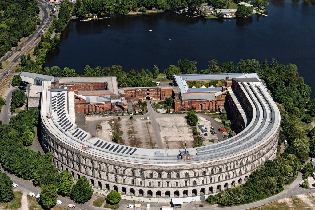 dr__dsc9008.jpg | NüRNBERG 07.05.2018 Die unvollendete NS Kongresshalle auf dem Reichsparteitagsgelände Nürnberg im Bundesland Bayern. Der nationalsozialistische Monumentalbau am am Dutzendteich in beherbergt das Dokumentationszentrum und steht unter Denkmalschutz. Weiterführende Informationen bei: Museen der Stadt Nürnberg. // The unfinished NS Congress Hall at the Reichsparteitags area in Nuernberg in the state Bavaria. The National Socialist Monumental Building on the Dutzendteich is home to the Documentation Center and is a protected monument. Further information at: Museen der Stadt Nuernberg. Foto: Daniel Reiter