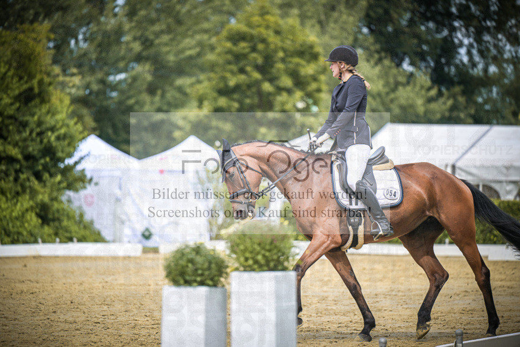 DOS_2177 | Entdecke hochwertige Reitturnierfotos von Foto Oger. Professionell, emotional und authentisch – jetzt Lieblingsmomente im Shop bestellen.Deutschlandweite Turnierfotografie. - Realisiert mit Pictrs.com