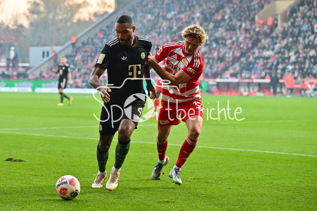 1. FC Union Berlin - FC Bayern München | Berlin, DEUTSCHLAND - 8. NOVEMBER: im Duell Jonathan TAH (FC Bayern Munich 4) und Tom ROTHE (Union Berlin 15) während dem Bundesligamatch zwischen dem 1. FC Union Berlin und dem FC Bayern München am 10. Spieltag im Stadion an der alten Försterei am 8. November 2025 in Berlin, Germany / DFL REGULATIONS PROHIBIT ANY USE OF PHOTOGRAPHS AS IMAGE SEQUENCES AND/OR QUASI-VIDEO