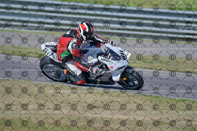 26BT02-0083 | markuskiefer.com - Realisiert mit Pictrs.com
