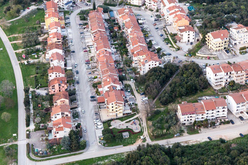 Luftbild: Ortsansicht in Vrsar im Bundesland Gespanschaft Istrien in Kroatien. Foto: IMG_106463.jpg vom 14.04.2018 durch Werner Riehm/FLY-FOTO.de