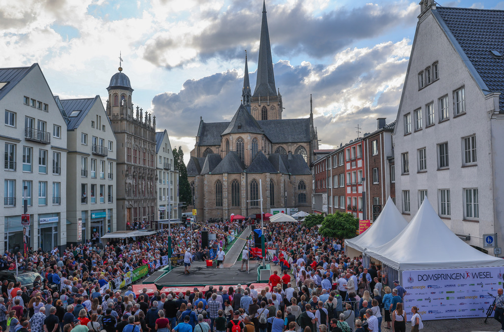 top-top.de-250828-180 | Foto, Video, Fotografie, Videografie, Fotobox, DJ, Discjockey, Musik, Musikbox, Veranstaltung, Photobooth, Amazon, Ebay, Buchtipp, Bestseller, Autor, Verlag, Buch, Wesel, Hamminkeln, NRW, Dinslaken, Rees, Drohne, Hochzeit, Party, Fotobox, Wesel, Fotograf