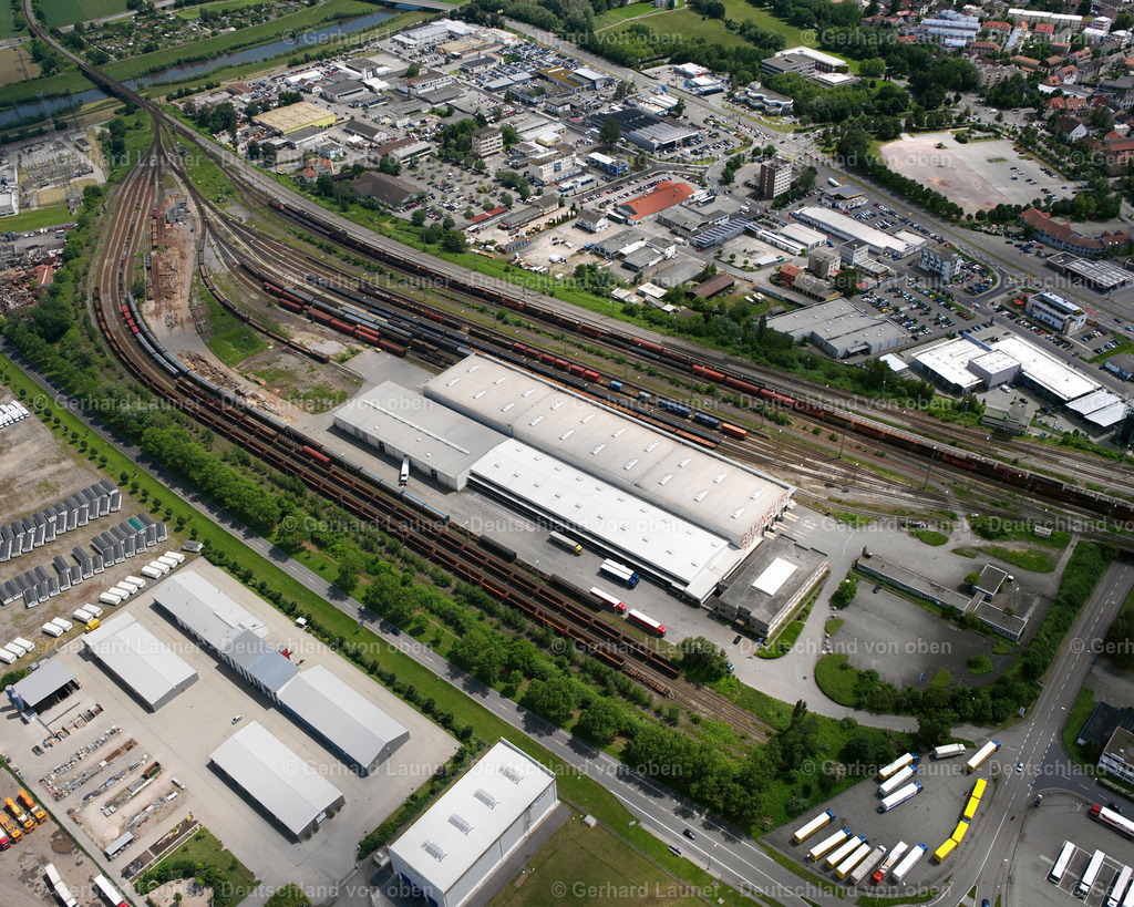 2626350 | KEHL 08.06.2006 Schienen- und Gleisstrecken auf den Abstellgleisen und Rangierstrecken des Rangierbahnhofes und Güterbahnhof an der Carl-Benz-Straße in Kehl im Bundesland Baden-Württemberg, Deutschland. // Marshalling yard and freight station on street Carl-Benz-Strasse in Kehl in the state Baden-Wuerttemberg, Germany. Foto: Gerhard Launer