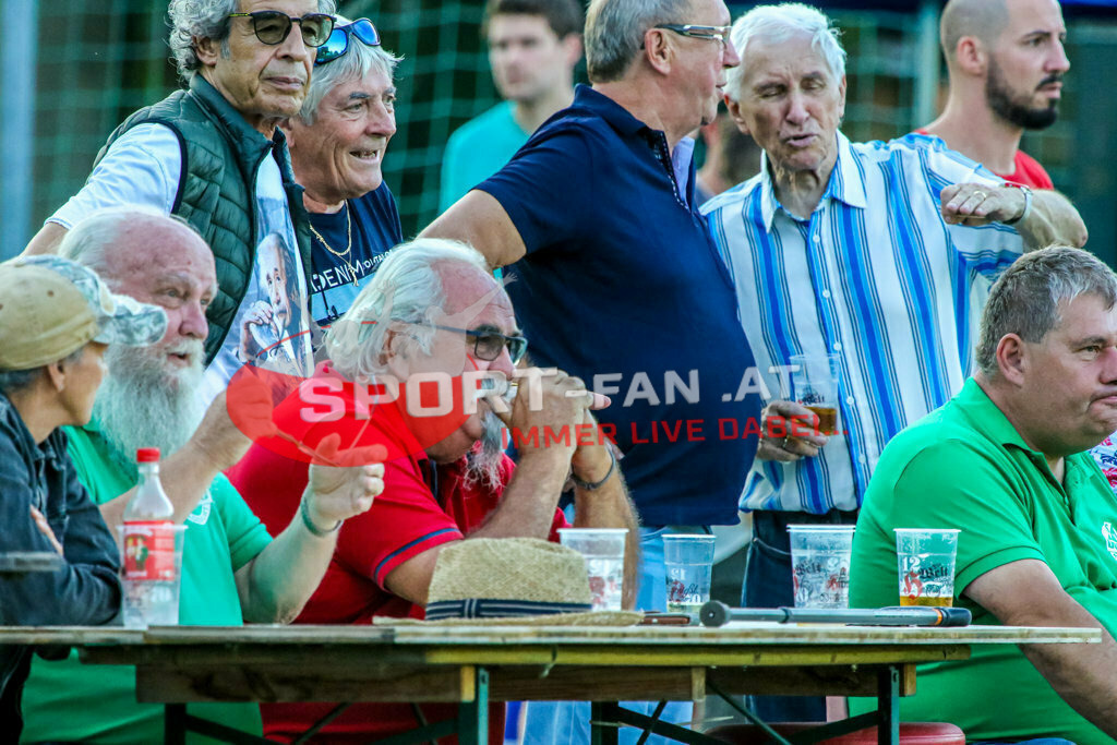 SV Donau - FC Lendorf 0-0, Kärntner Liga 3. Runde | Zuschauer Kogler, Schauss, SV Donau - FC Lendorf 0-0 am 12.08.2023 in Klagenfurt
(Sportplatz SV Donau), Austria, (Photo by Ernst Krawagner sport-fan.at) - Realisiert mit Pictrs.com