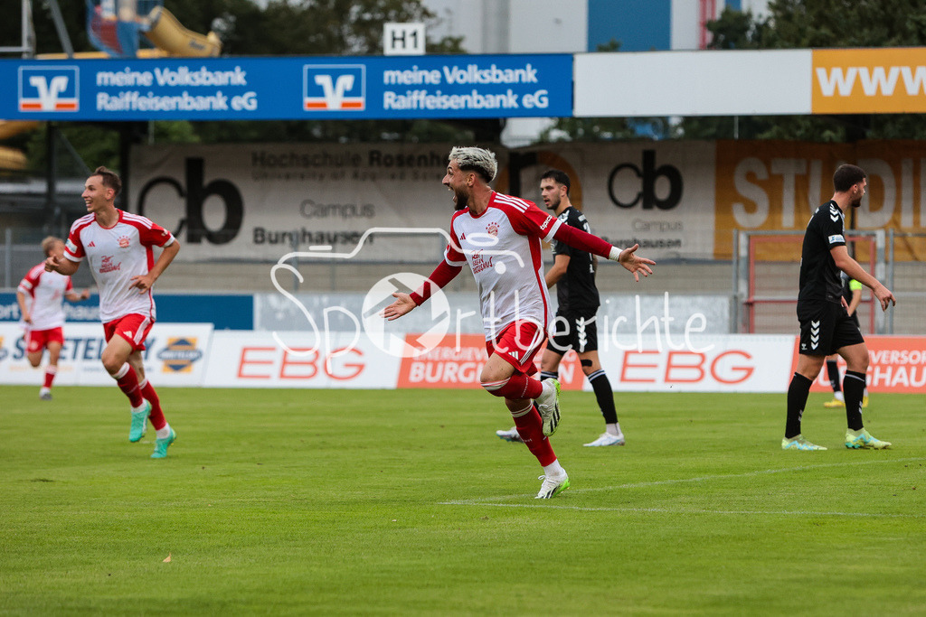 SV Wacker Burghausen - FC Bayern Amateure | Wieder jubeln die kleinen Bayern / Der Treffer zum 0-2 druch Dion BERISHA (FCB #11) / Jubel / Freude / Tor