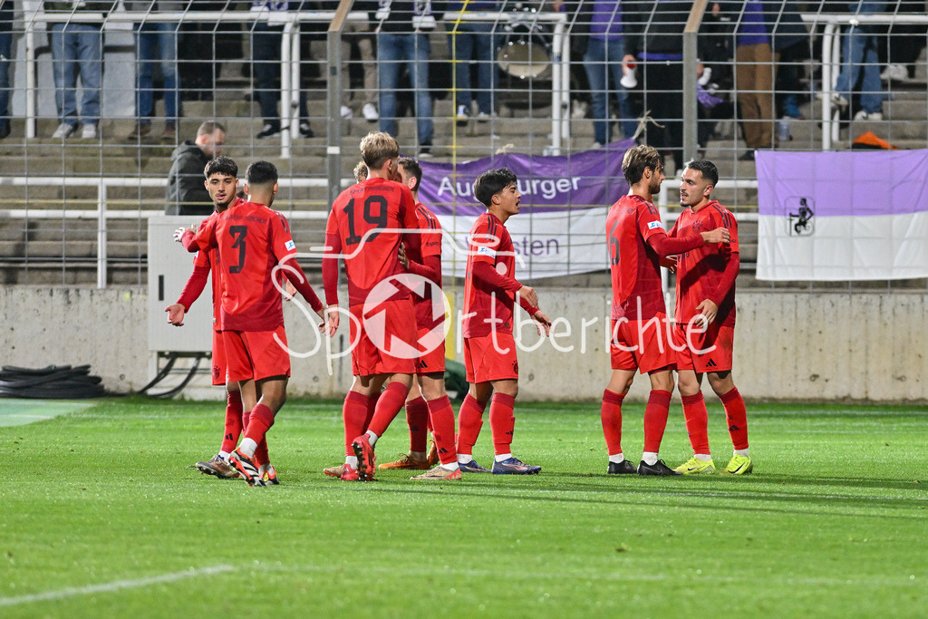 FC Bayern Amateure - TSV Schwaben Augsburg | Jubel der kleinen Bayern nach dem Treffer zum 2-0 durch Arijon IBRAHIMOVIC (FC Bayern München II #10) / Freude / Happy / Tor / Torschuetze / Regionalliga Bayern: FC Bayern Muenchen II - TSV Schwaben Augsburg, Gruenwalder Stadion am am 25.10.2024