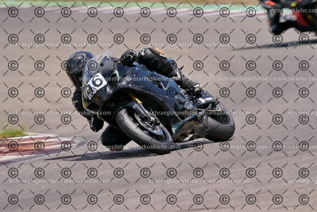 26bt05-1379 | markuskiefer.com - Realisiert mit Pictrs.com