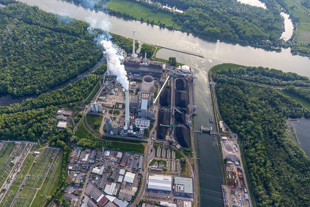Luftbild: EnBW Steinkohlekraftwerk am Rhein im Ortsteil Daxlanden in Karlsruhe im Bundesland Baden-Württemberg in Deutschland. Foto: IMG_126898.jpg vom 28.05.2021 durch Werner Riehm/FLY-FOTO.de