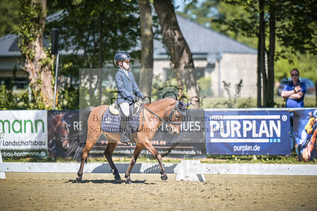 DOS_8441 | Entdecke hochwertige Reitturnierfotos von Foto Oger. Professionell, emotional und authentisch – jetzt Lieblingsmomente im Shop bestellen.Deutschlandweite Turnierfotografie. - Realisiert mit Pictrs.com