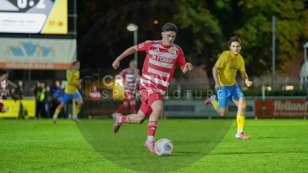 Fußball, Herren, Saison 2025/2026, Testspiel, Freundschaftsspiel, FSV 63 Luckenwalde vs. 1.FC Union Berlin, Mittwoch 08.10.2025, Werner-Seelenbinder-Stadion Luckenwalde, | Fußball, Herren, Saison 2025/2026, Testspiel, Freundschaftsspiel, FSV 63 Luckenwalde vs. 1.FC Union Berlin, Mittwoch 08.10.2025, Werner-Seelenbinder-Stadion Luckenwalde, Im Bild: Yann Megaptche (Union) - Realisiert mit Pictrs.com