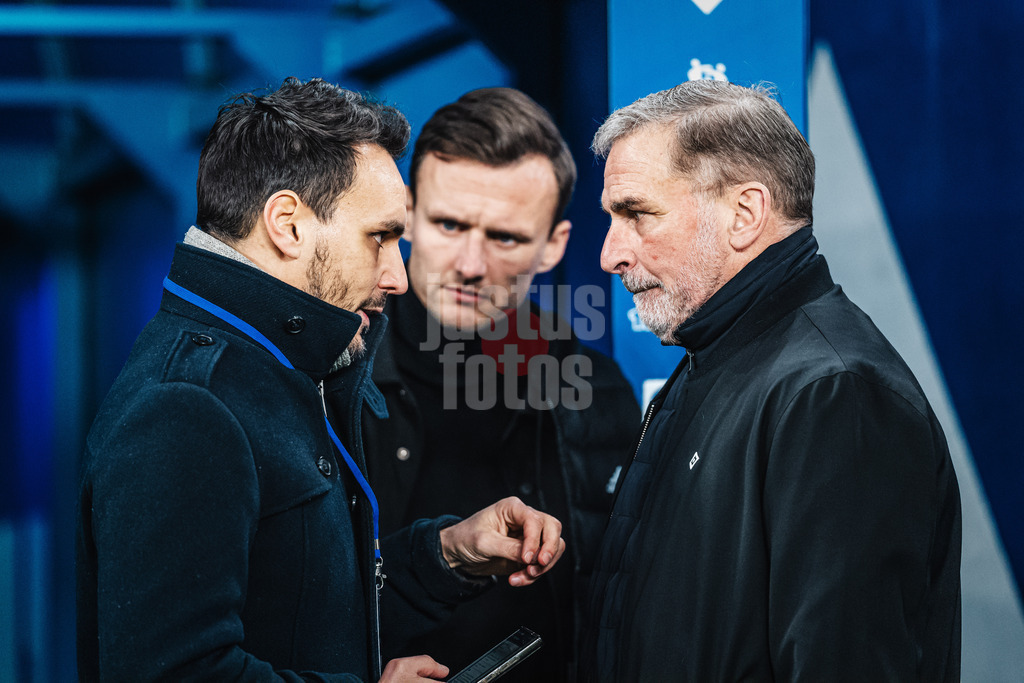 Fußball | Männer | Saison 2024/2025 | 2. Fußball-Bundesliga | 18. Spieltag | Hamburger SV vs. 1. FC Köln | 18.01.2025 | v.l. Philipp Langer, Claus Costa und Stefan Kuntz (HSV)