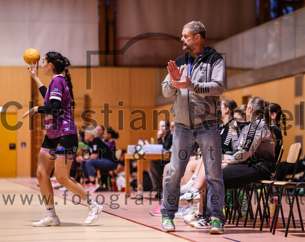 2024-11-24_007_SpVgg_Altenerding_gegen_HC_Donau-Paar_II | Erding, Deutschland, 24.11.2024:Handball, Bezirksoberliga Frauen Altbayern 2024 / 2024, 6. Spieltag, SpVgg Altenerding gegen HC Donau/Paar II, Endergebnis: 24:24Trainer Kurt Rothemund (HC Donau/Paar)Foto: Christian Riedel / fotografie-riedel.net