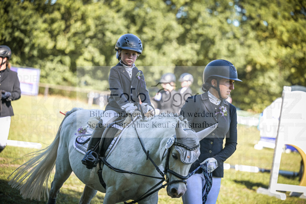 DOS_0054 | Entdecke hochwertige Reitturnierfotos von Foto Oger. Professionell, emotional und authentisch – jetzt Lieblingsmomente im Shop bestellen.Deutschlandweite Turnierfotografie. - Realisiert mit Pictrs.com