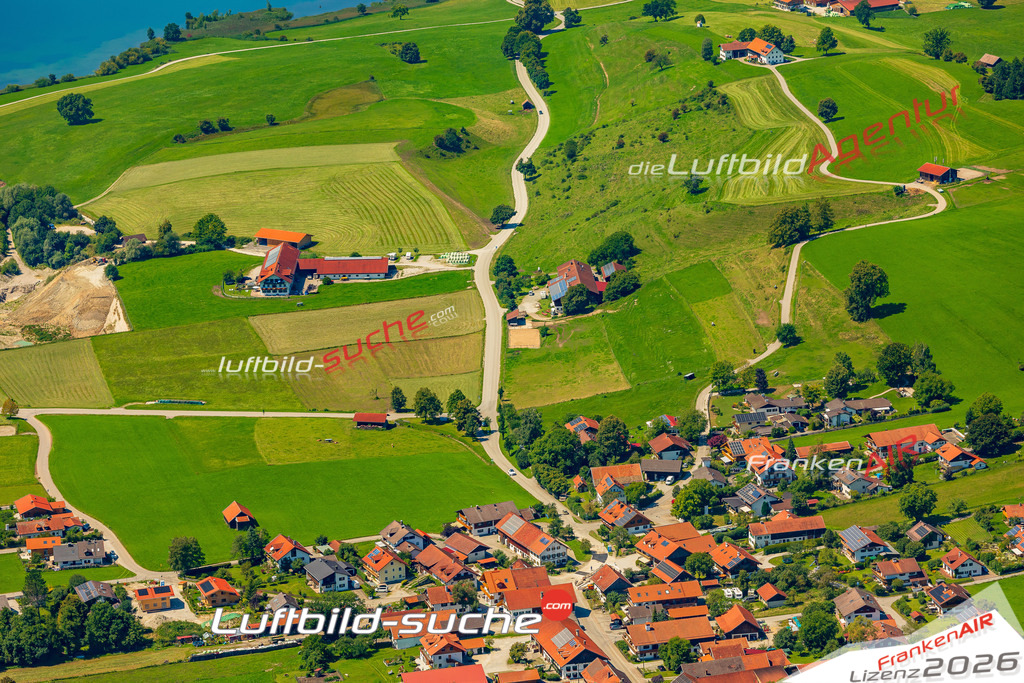 Schrägluftbild  Aidling  Riegsee - Das Luftbild wurde 2025 vom UL-Flugzeug heraus erstellt ( keine Drohne ) - Hochauflösende Luftaufnahme -Nicht vergleichbar mit Google Maps oder Satelittenbilder- Die Geschenkidee !Mit Lizenz und Bildrechte bestellbar