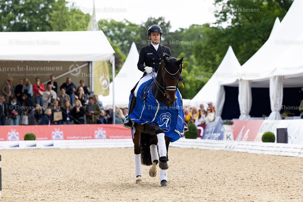 TH_450-Skovens Tzarina-Werth_ Isabell_29752 | Al Shiraàa Deutsches Spring- und Dressur-Derby 2025 am 29.05.25 in Hamburg, Thomas Hellmann, 450Skovens TzarinaWerth, Isabell