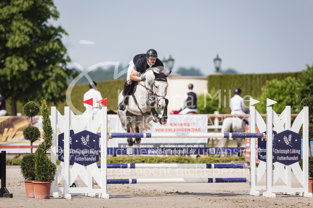 250531_MayDays_M2-Springen-521 | Deine schönsten Turniermomente als professionelle Fotos! Entdecke hochwertige Pferdesport-Fotografie im Online-Shop. Jetzt Fotos finden & bestellen!